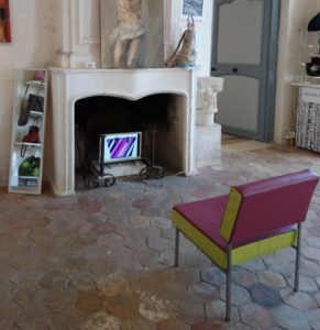 2019 06 Alice Angevin, Stand Les Sacs à M'Alice à l'Abbaye de Fondouce ,Fauteuil Expo