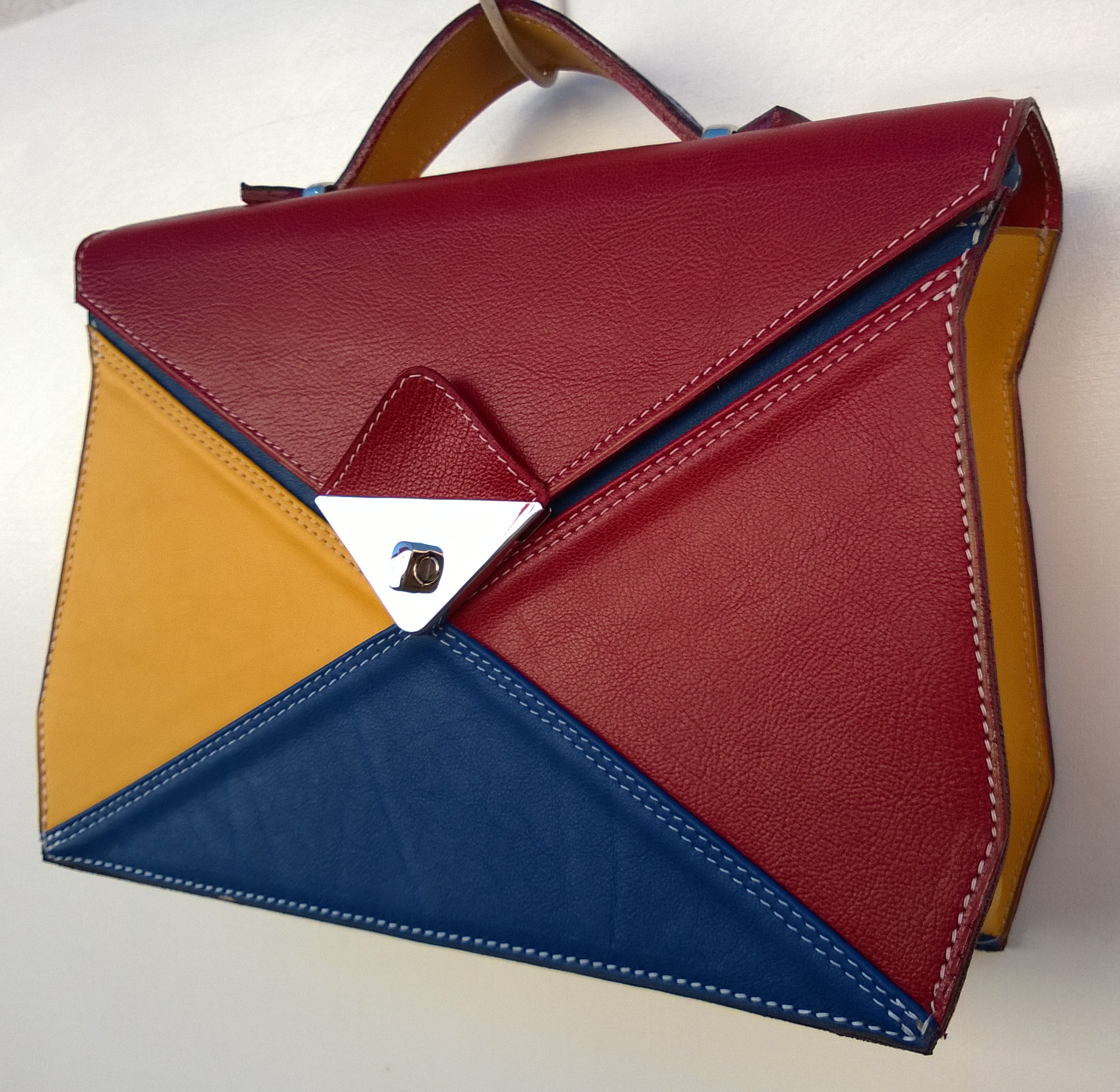 Alice Angevin, Les Sacs à M'Alice, Sac à Main Pti Bakun, vachette pleine fleur rouge, veau Mastrotto jaune, vachette PF bleu, doublé veau rouge, biais