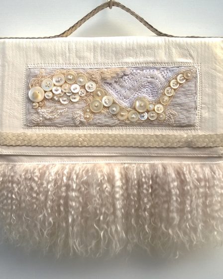 Alice Angevin, Les Sacs à M'Alice, Pochette de Mariage blanche dragon brodé nacre