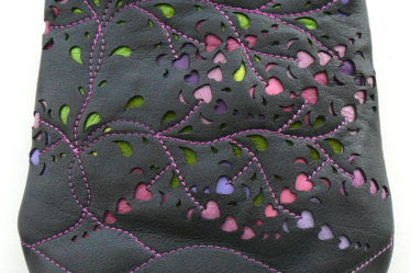 Alice Angevin, Les Sacs à M'Alice, Pochette noire droite Arbre de vie rose