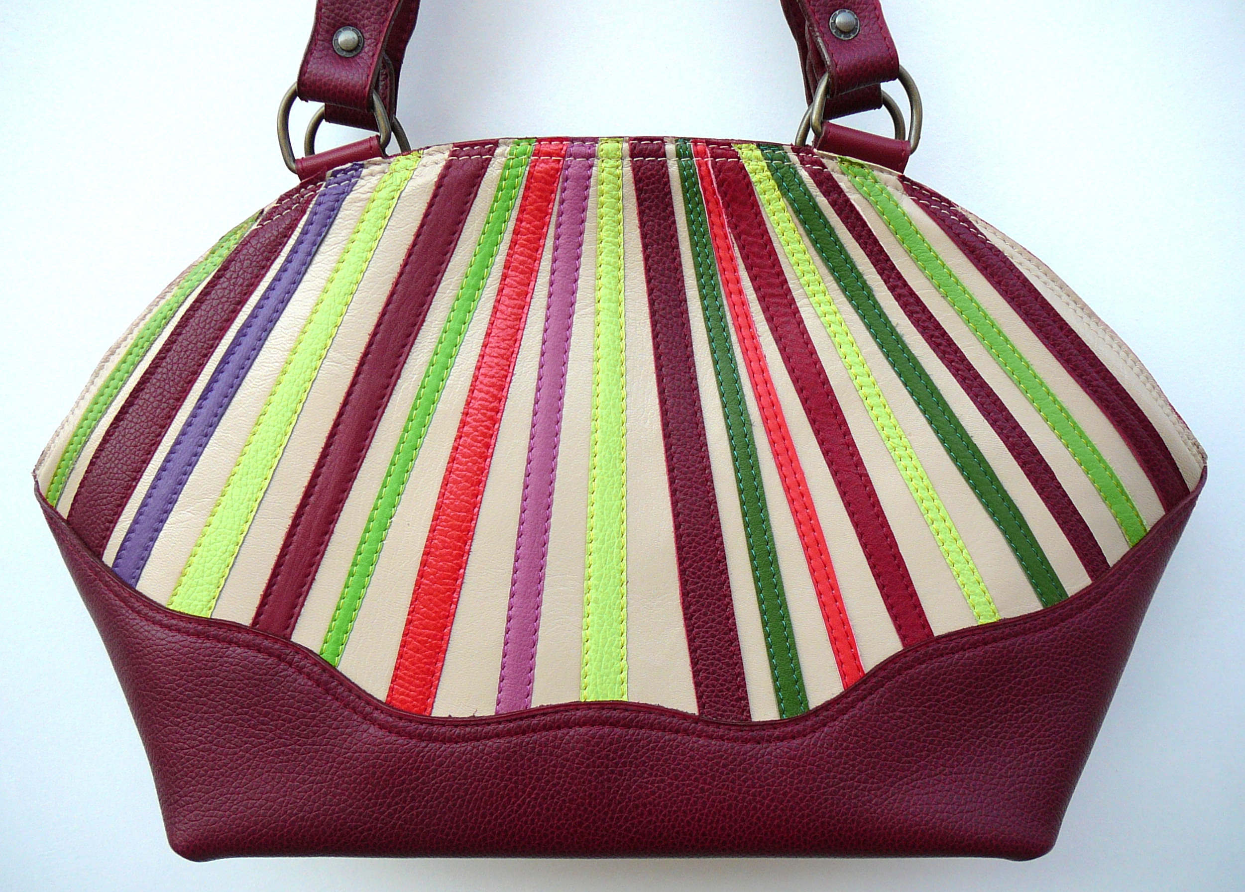 Alice Angevin, Les Sacs à M'Alice Sac à Main Elegant Bandes de cuirs parées Arrondi rouge