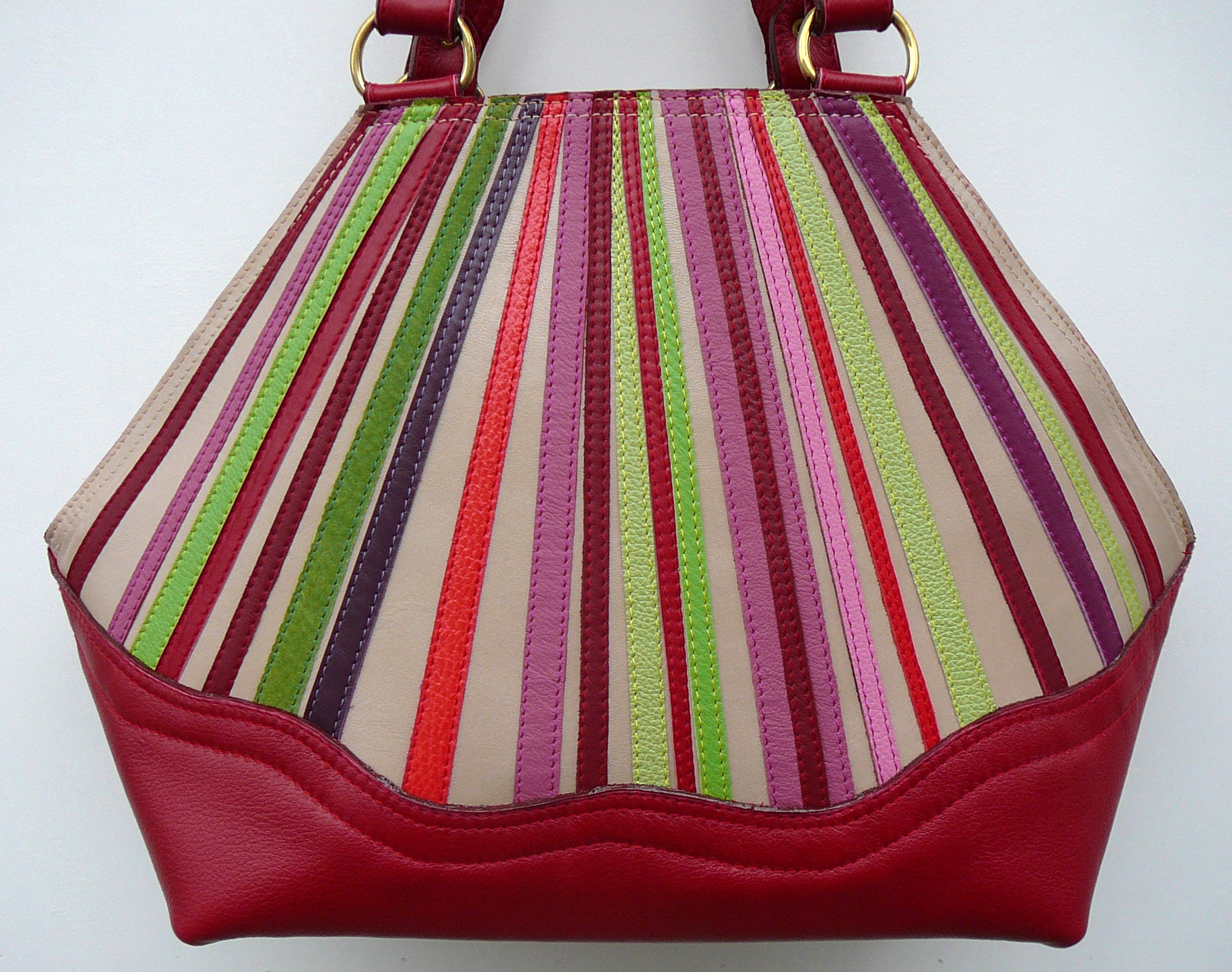 Alice Angevin, Les Sacs à M'Alice Sac à Main Elegant Bandes de cuirs parées, rouge, prune