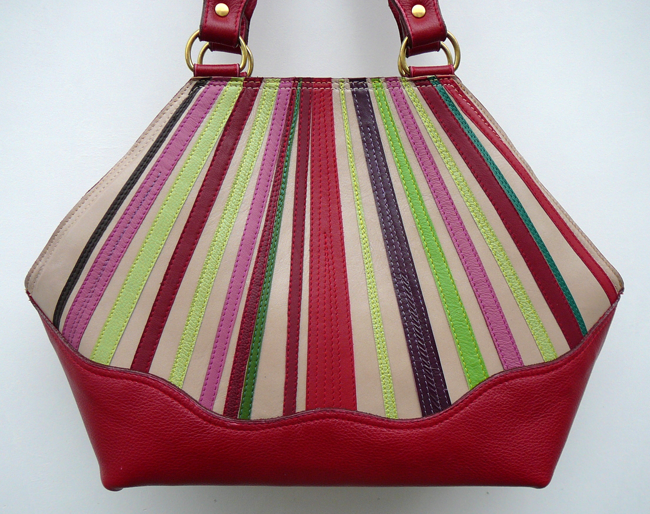 Alice Angevin, Les Sacs à M'Alice Sac à Main Elegant Bandes de cuirs parées, rouge, violine