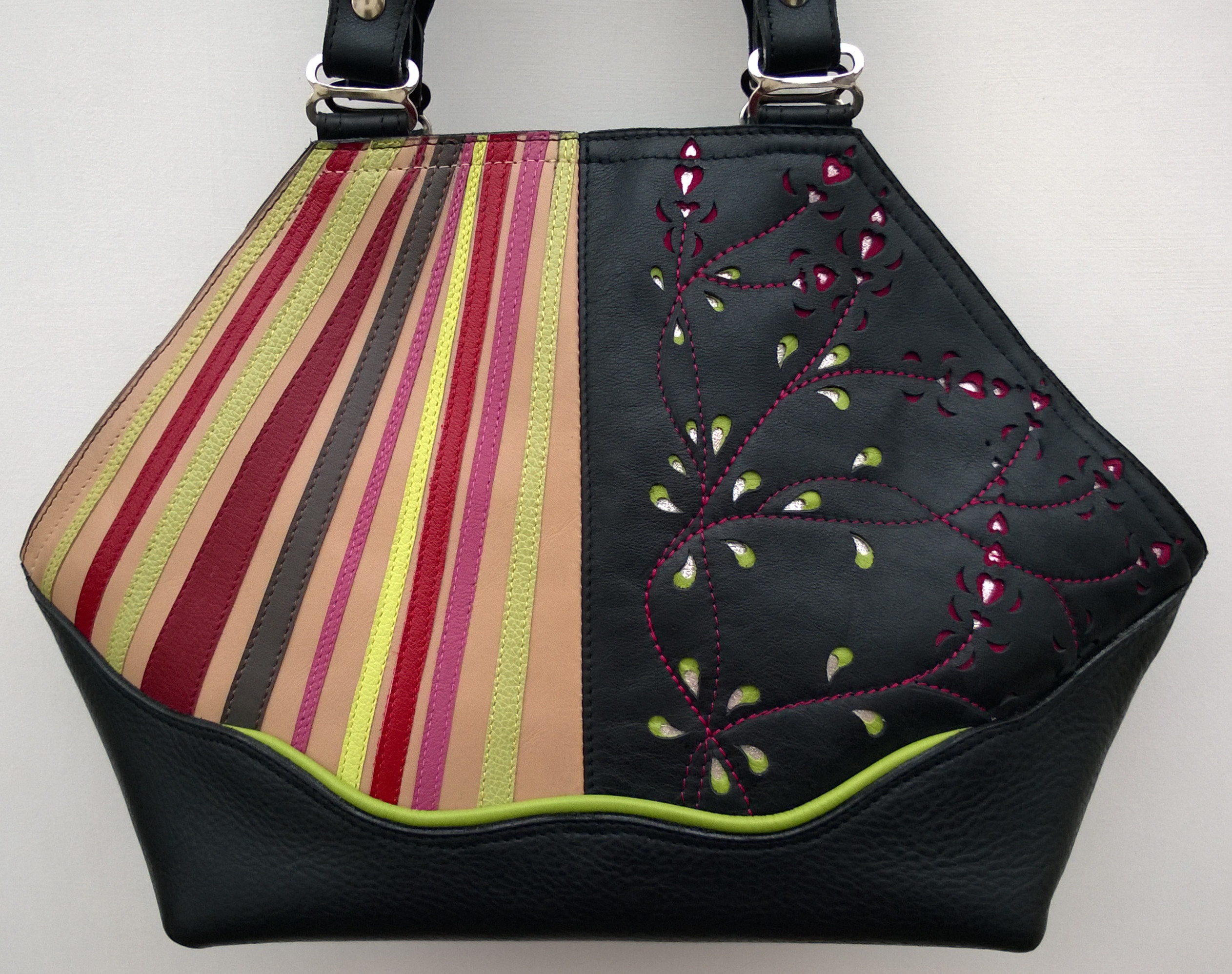 Alice Angevin, Les Sacs à M'Alice Sac à Main Elegant Dentelles de cuir noir et rayures