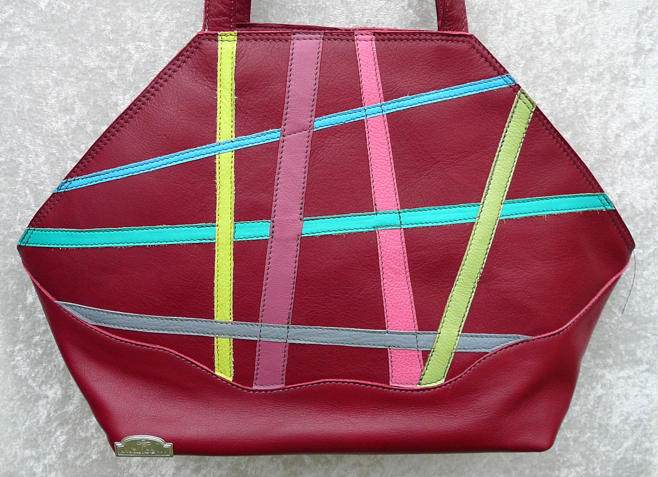 Alice Angevin, Les Sacs à M'Alice Sac à Main Elegant Rouge Bandes de cuirs parées en travers