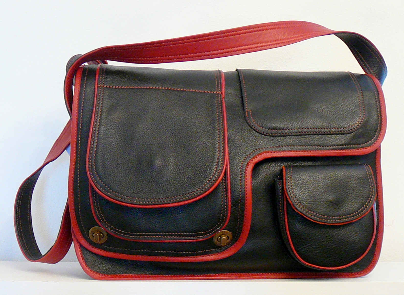 Alice Angevin, Les Sacs à M'Alice Housse à PC Portable Herria noir grainé galon fauve