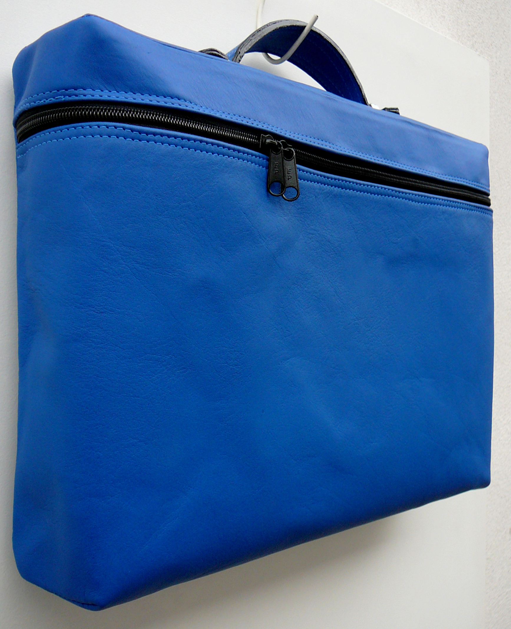 Alice Angevin, Les Sacs à M'Alice Housse à PC Portable Zippée veau bleu dur, coté
