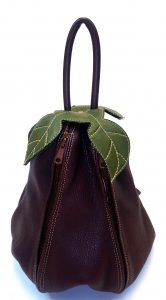 Alice Angevin, Les Sacs à M'Alice Sac à Dos Poire, Veau grainé Prune, devant