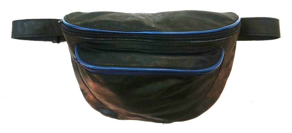 A.A.Les Sacs à M'Alice, Banane 26x20, vachettes noire bordé bleu devant