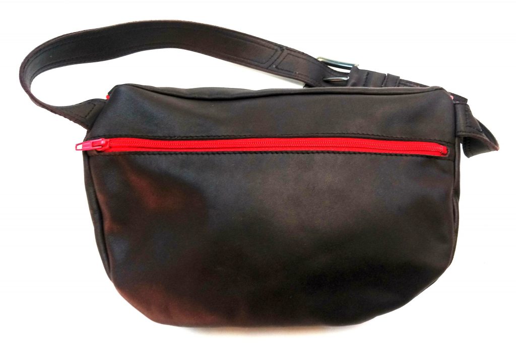 A.A.Les Sacs à M'Alice, Banane 26x20, veaux moka bordé rouge dos