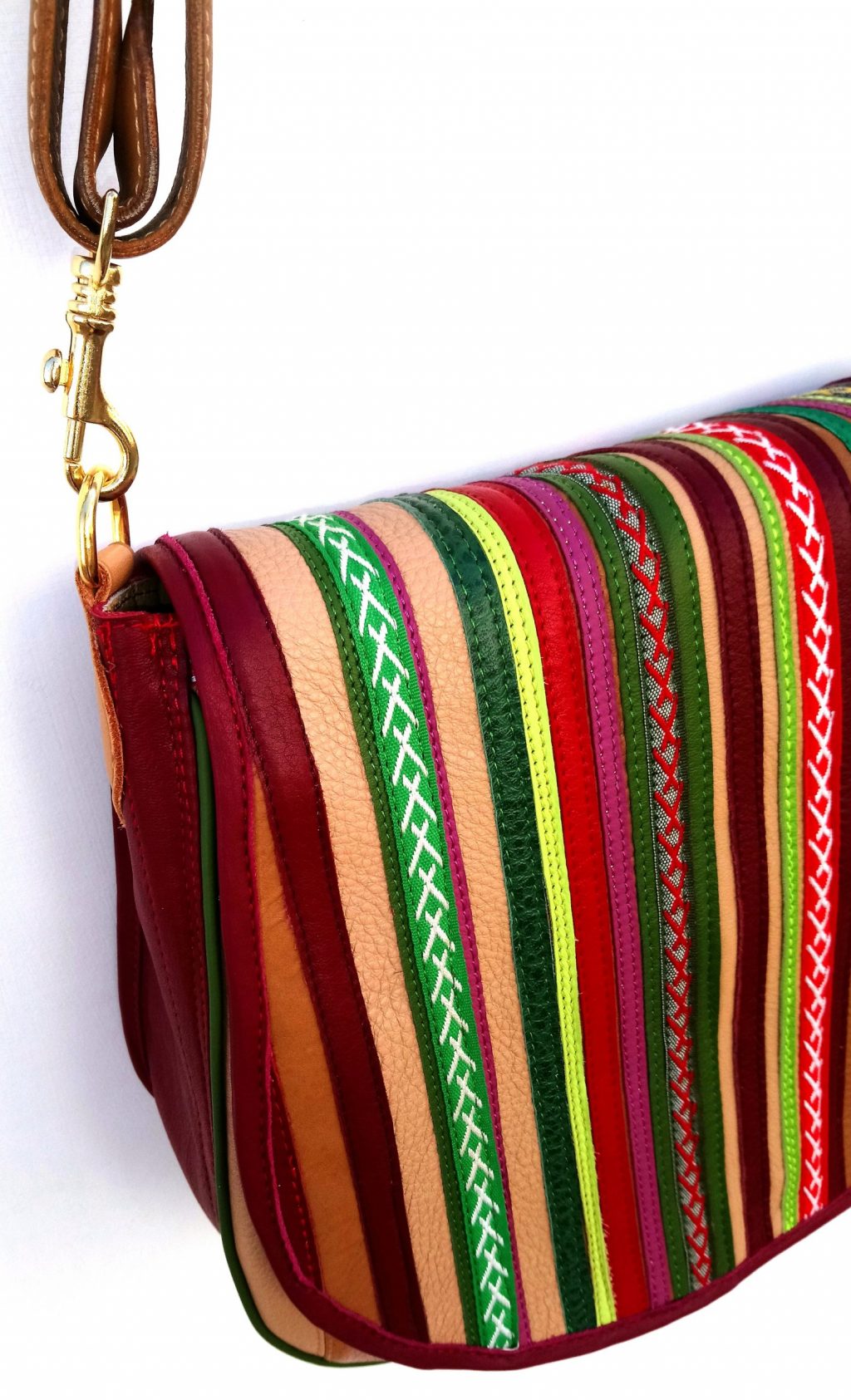 A.A.Les Sacs à M'Alice Gibecière beiges rayé rouge coté gauche