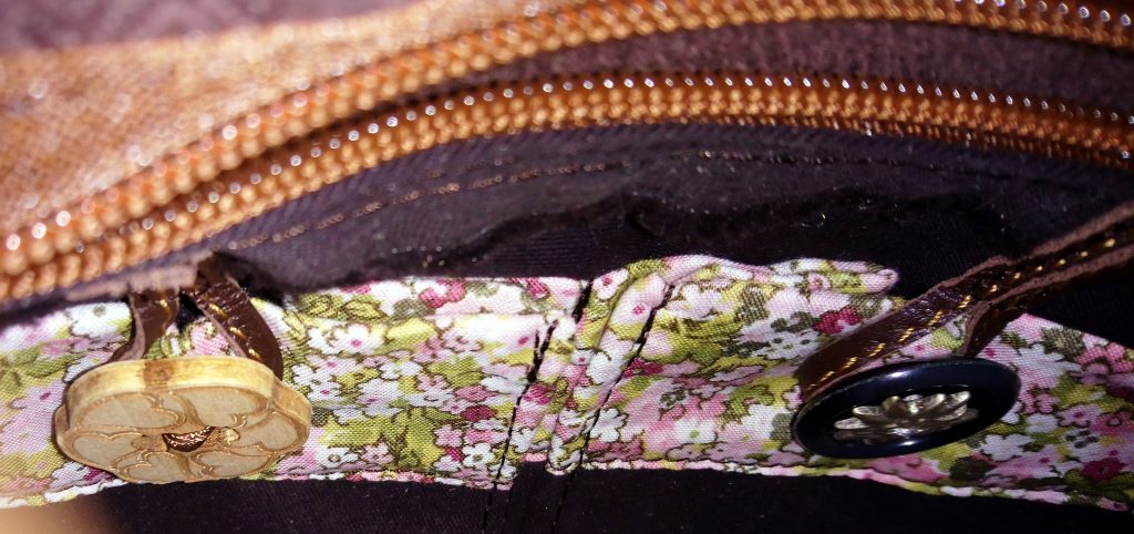 A.A.Les Sacs à M'Alice Sac à main Champlan Beige, feuilles et poignets marron, intérieur