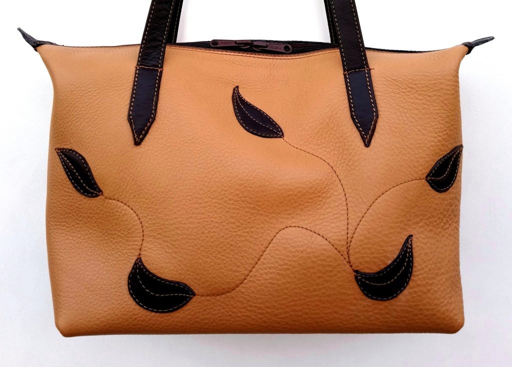 A.A.Les Sacs à M'Alice Sac à main Champlan Beige, feuilles et poignets marron près