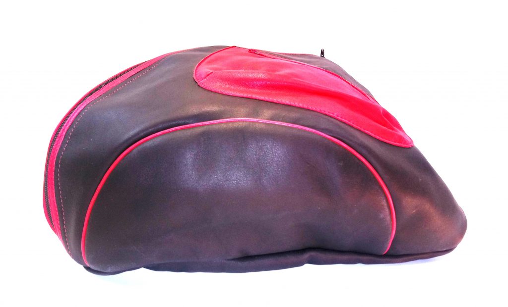 Alice Angevin, Les Sacs à M'Alice Sac Holster T4 Moka, bordé rouge, dessous