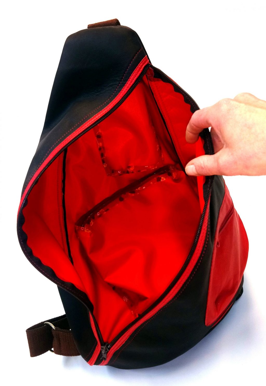 Alice Angevin, Les Sacs à M'Alice Sac Holster T4 Moka, bordé rouge, doublure