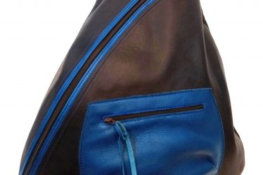 Alice Angevin, Les Sacs à M'Alice Sac Holster T4 Vachettes noire bordé bleu, devant