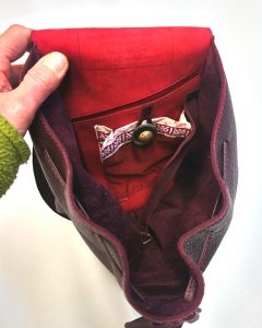 http://www.lessacsamalice.shop/wp-content/uploads/2021/05/Alice-Angevin-Pochette-Aumoniere-Helena-ouverte-scaled.jpg