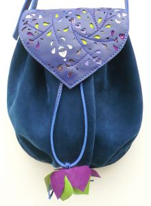Alice Angevin Pochette Aumonière feuille bleu nuit dentelle