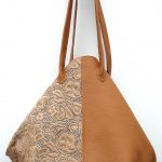 Alice Angevin.Les Sacs à M'Alice, Sac à Main "Baluchon"beige fourrure rosée découpée et vachette
