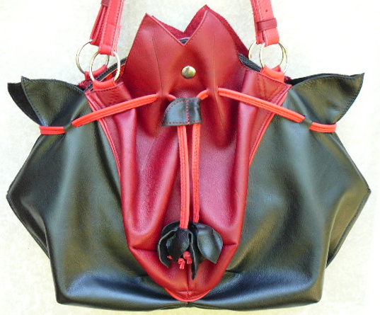 Alice Angevin, Les Sacs à M'Alice Sac à Main Coeur de Lotus Noir et Rouge (47x30x14)