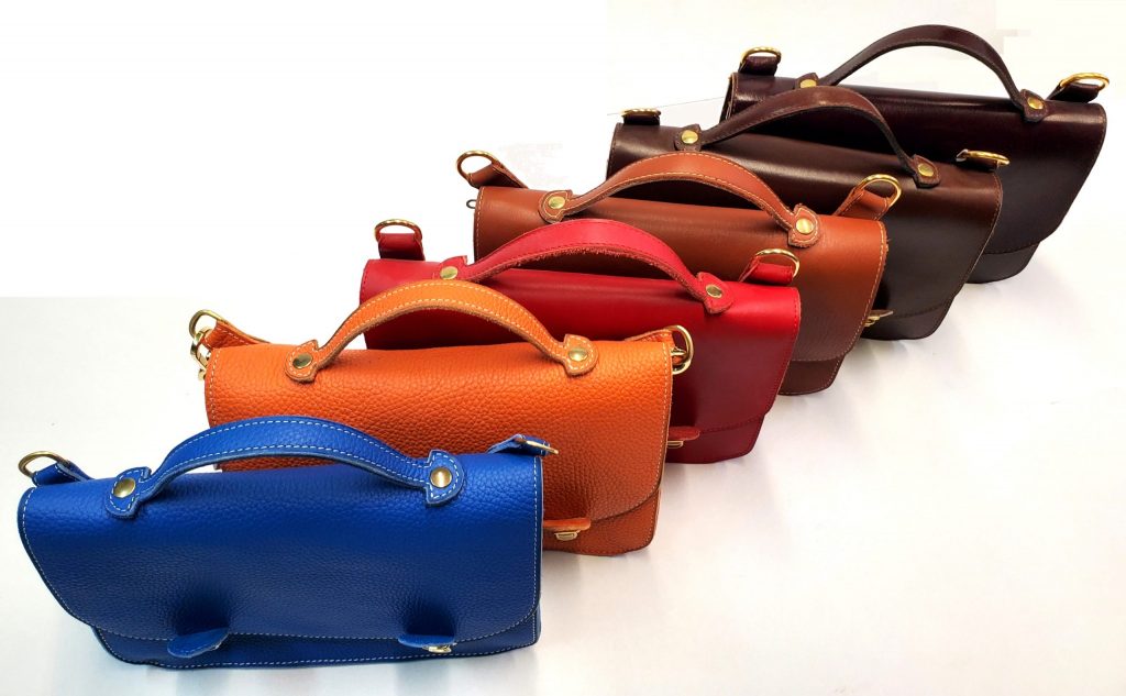 A.A. Les Sacs à M'Alice, Pti Cartable Pochette 80' la série dessus