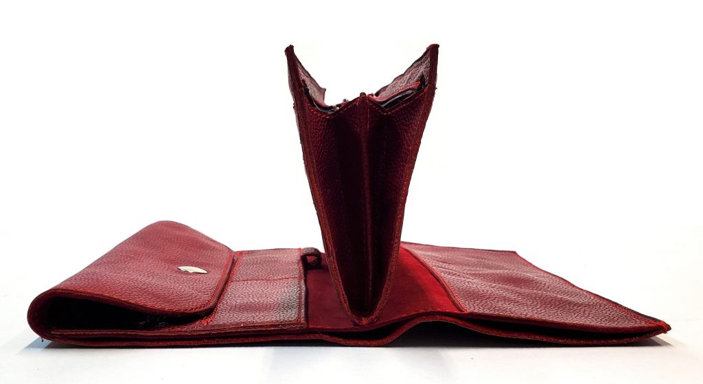 A.A.Les Sacs à M'Alice, Compagnon de voyage Rouge profil