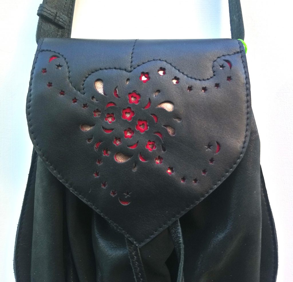 A.A.Les Sacs à M'Alice Pochette M noir dentelle détail