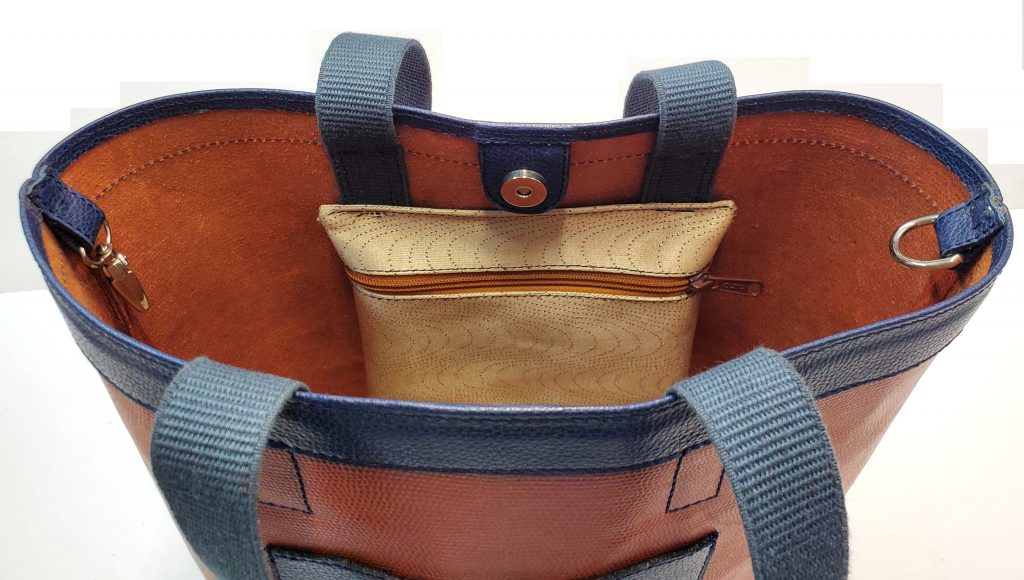 A.A.Les Sacs à M'Alice Sac à Main Cabas Mam gold lézard, bleu grainé, dessus