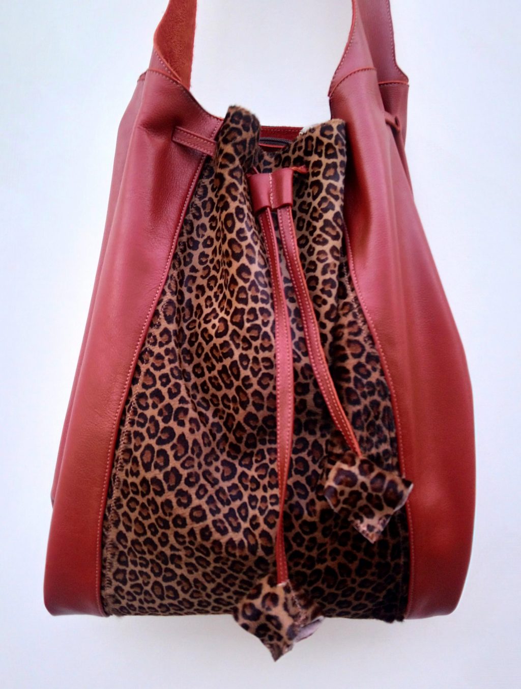 A.A.Les Sacs à M’Alice, Sac à Main Pochéo, vachette PF et Baby Veau Léopard, près