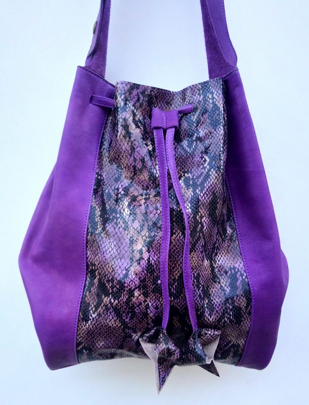A.A.Les Sacs à M’Alice, Sac à Main Pochéo, vachettes violettes, près