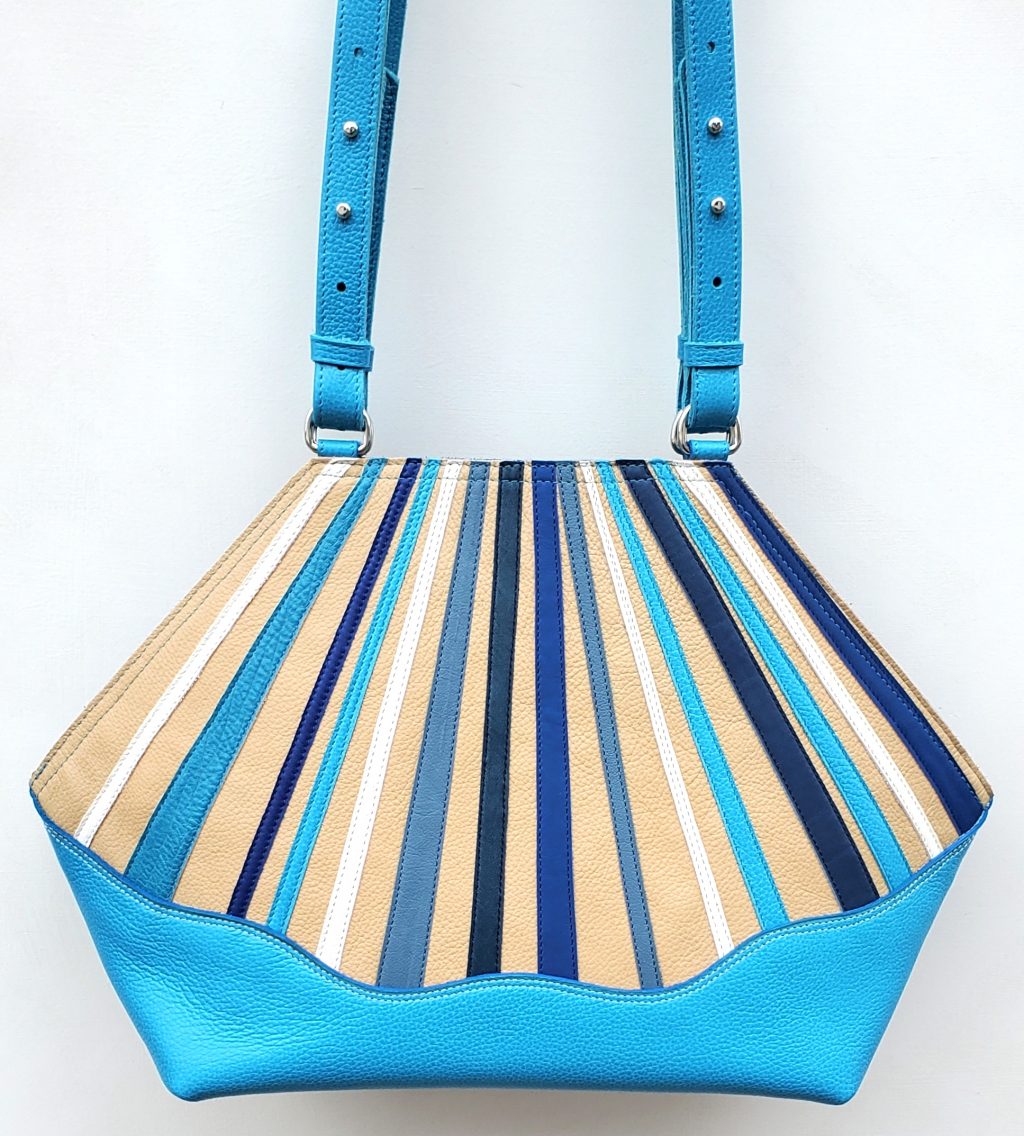 Les Sacs à M'Alice.A.A.Sac à main Elegant rayé turquoise, devant détail bandoulières